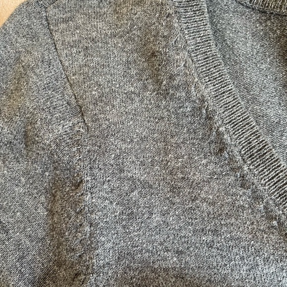 H&M light weight knit sweater - Picture 3 of 3